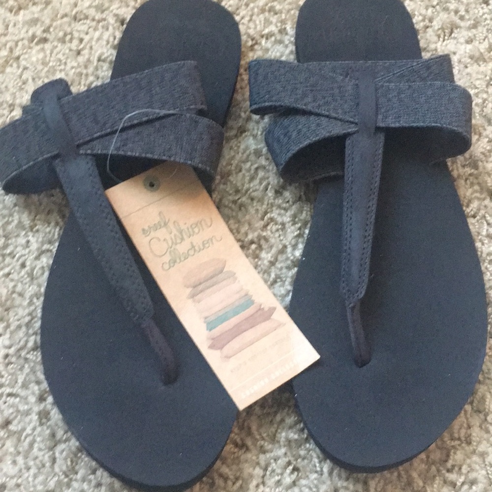 NWT Reef sandals